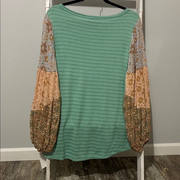 Ava Lane Boutique - Women’s Blouse - Picture 2 of 3